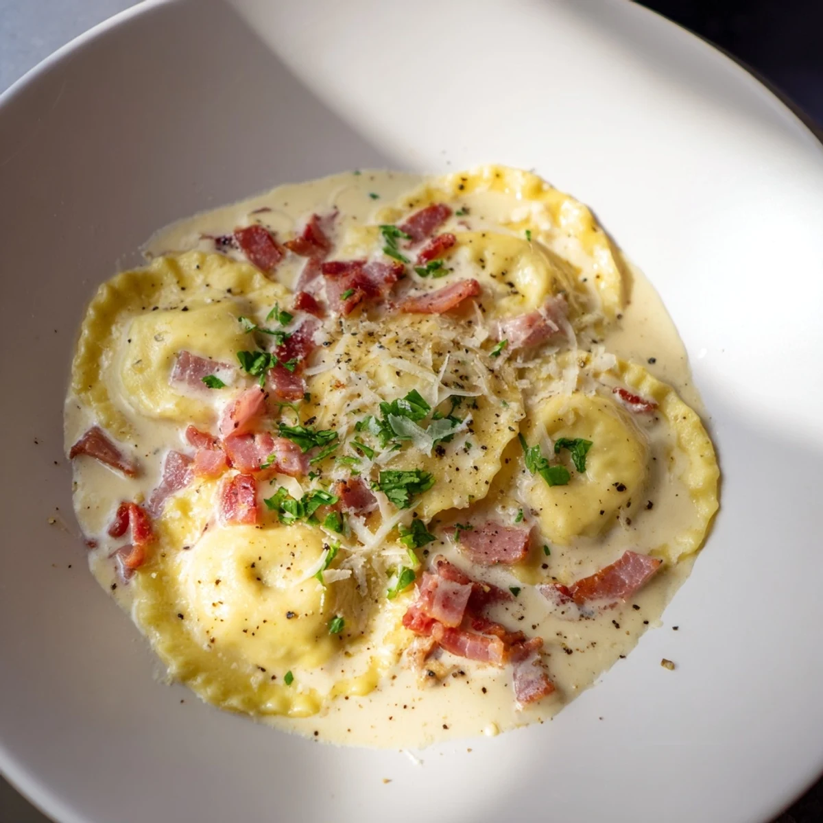 Creamy Olive Garden Ravioli Carbonara with crispy pancetta, Parmesan, and fresh parsley—a delicious Italian dinner.
