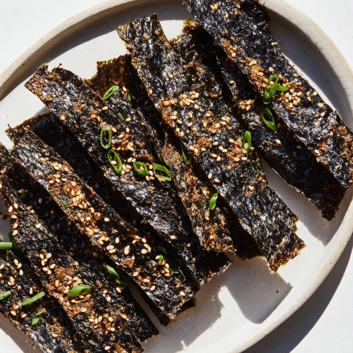 Close-up of crispy, seasoned "Snacks de Vague Surf" with sesame, offering a light, savory, ocean-inspired flavor.