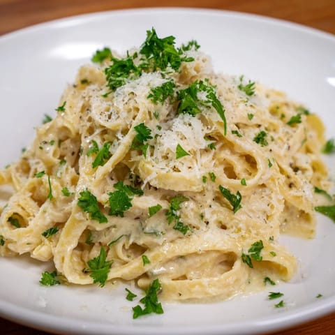 Skinny Alfredo Garlic Parmesan